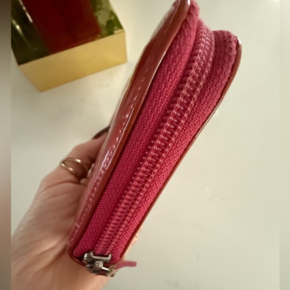 CHANEL Cameilla Zip Around Wallet - Picture 8 of 16